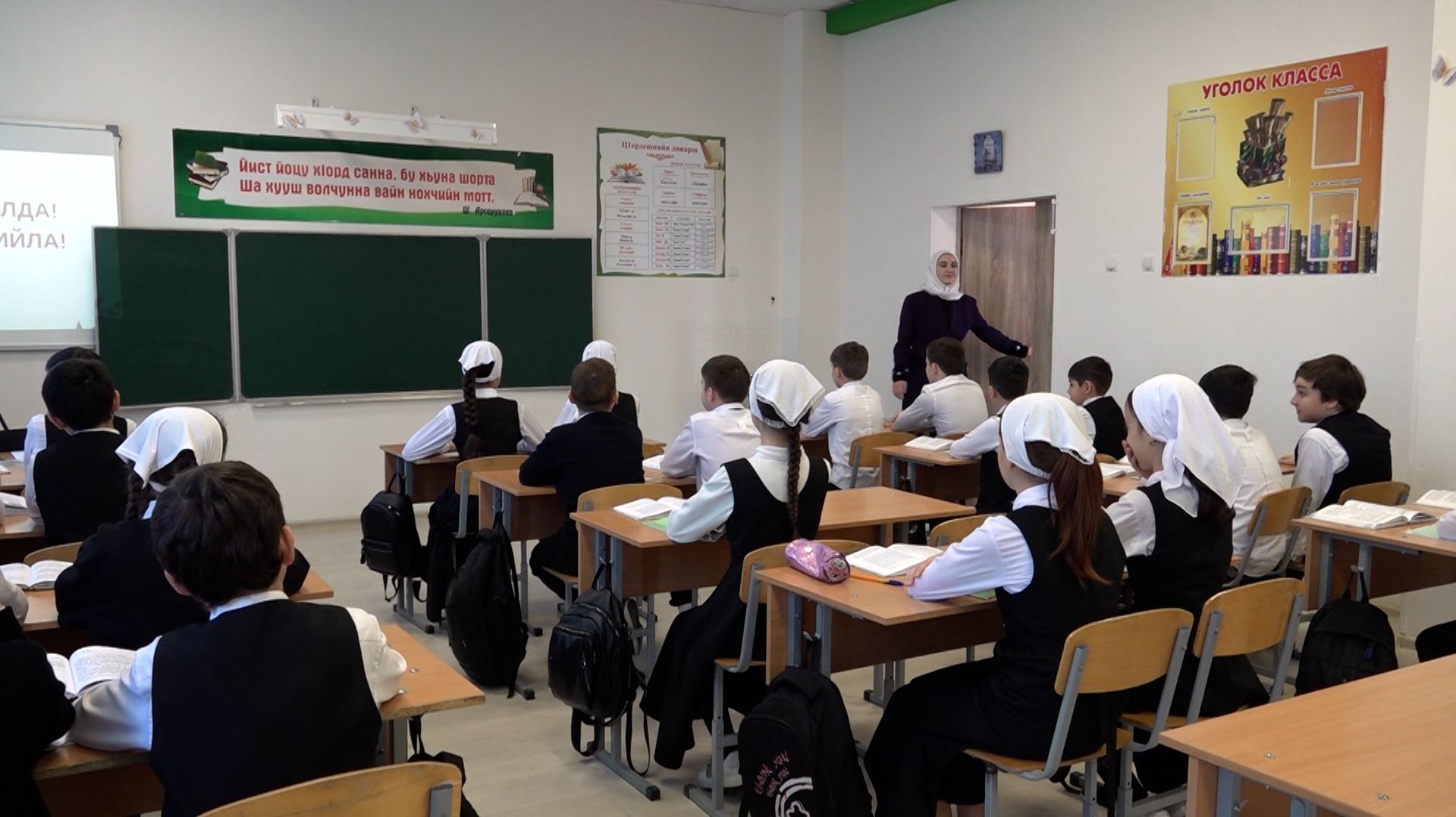 Ишкола Ахмадов 1умар хьехархо (Джовхар Саид-магомедовна) Идрисова Хадижат