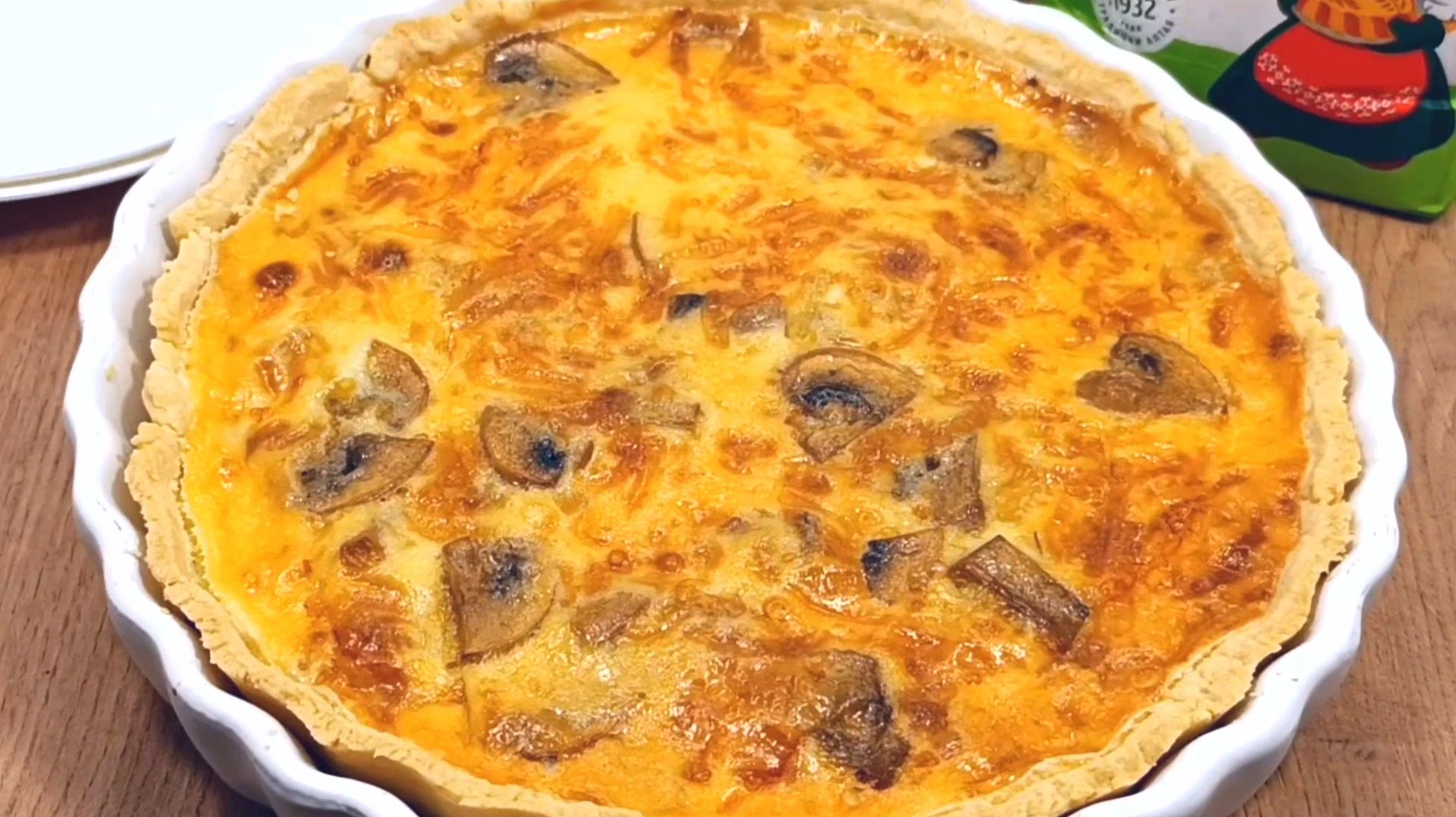 Тарт с шампиньонами и сыром