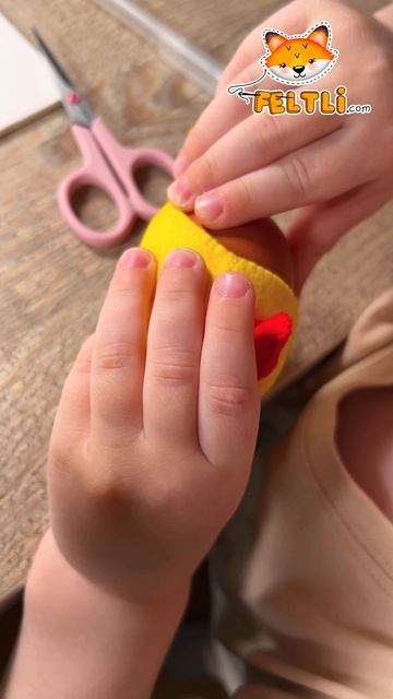 Наряжаем яйца 🐣 Шапочки для пасхальных яиц  #своимируками  #feltli #напасху #поделкинапасху