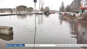 На улице, где зимой автомобили вмёрзли в фекальные стоки, произошёл новый прорыв