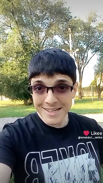 официант и ложечка