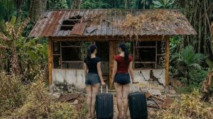 Прекрасные сестры-близнецы построили потрясающий деревянный дом. Бушкрафт