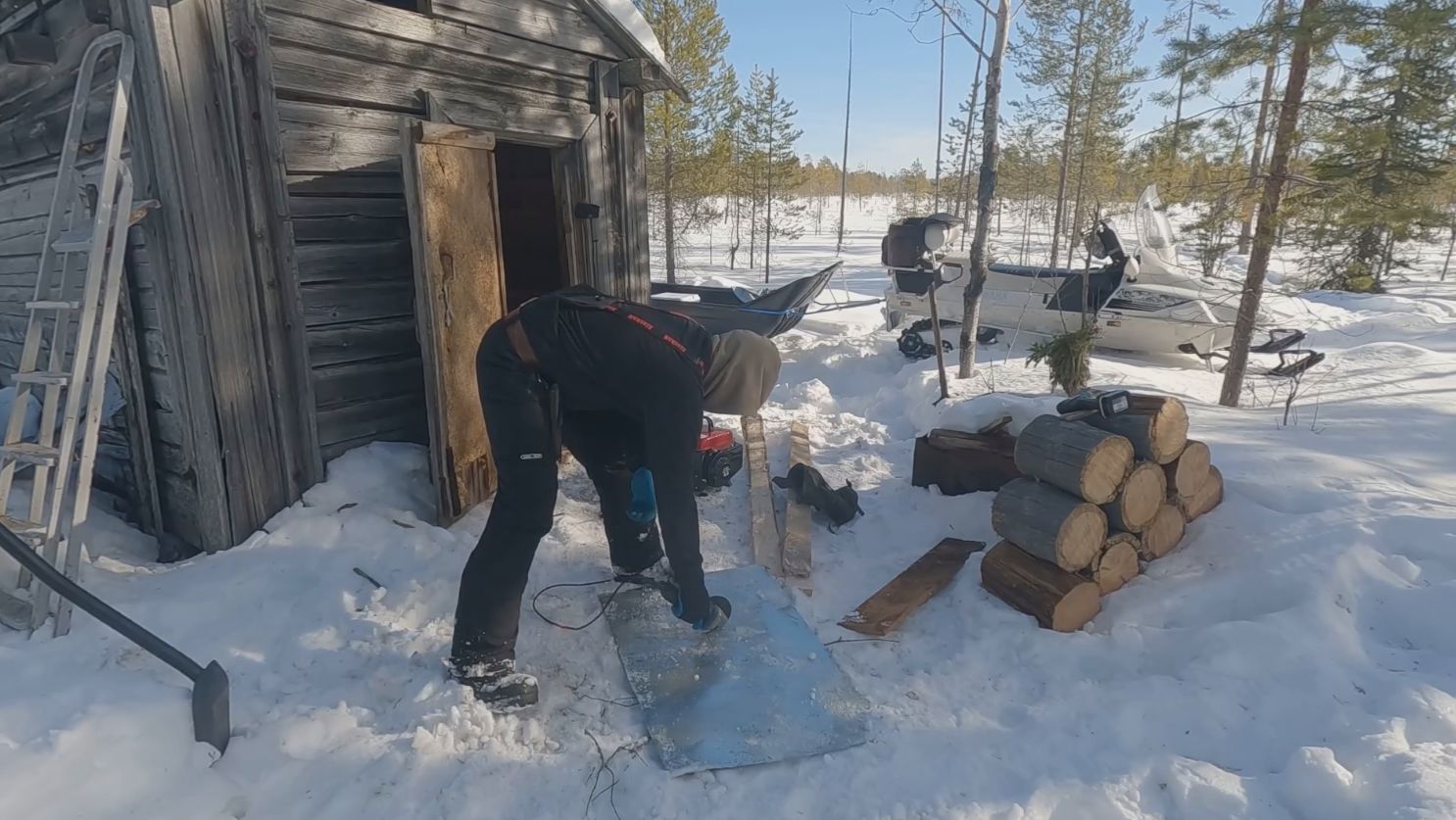 КАК Я ВОССТАНОВИЛ СТАРУЮ ЛЕСНУЮ ИЗБУШКУ_ КУДА МЕНЯ ПРИВЕЛИ СЛЕДЫ ВОЛКА!