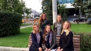 Девушки поют на улицах Москвы  Прекрасно поют