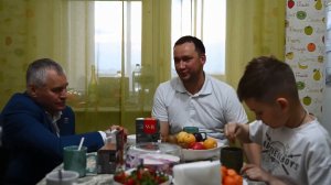 Глава городского округа Фрязино Дмитрий Воробьев побывал в гостях у ветерана СВО Павла Вострикова