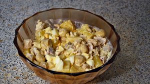 Салат из курицы с ананасами и грибами
