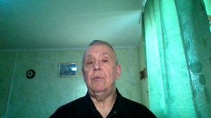 Лариса взволнована, но это ей идёт. Лёгкий румянец, распахнутые ресницы, алые, влажные губы...