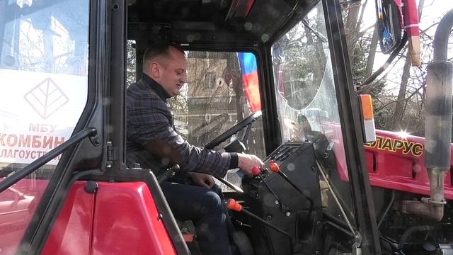 В Волжском прошел парад коммунальной техники