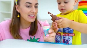 Крис изучает правила дорожного движения