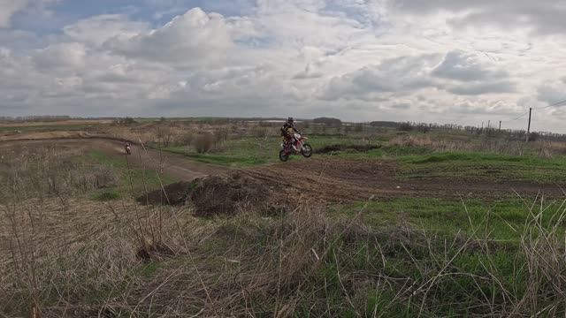 Школа мотокросса ZRT Тренировка прыжков