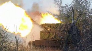 Артиллеристы громят укрепления боевиков в районе Красного Лимана на севере ДНР.