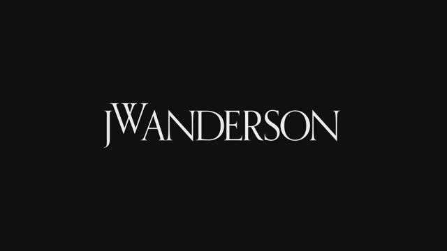 Показ коллекции JW Anderson осень-зима 2018-2019