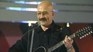 Действительно ли, по словам Розенбаума, на песне ГОП-СТОП родилось, выросло и уехало целое поколени