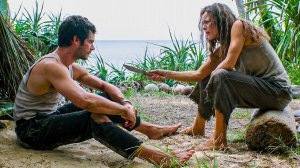 Женщина выживает НА ОСТРОВЕ со своим БОССОМ и делает УЖАСНЫЕ вещи, чтобы их НЕ СПАСЛИ [пересказ]