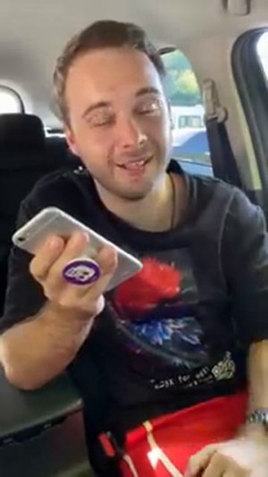 Позвонили мошенники ответил голосом Зеленского