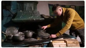 Бабушка Ева живет одна в горной деревне, к ней приезжает внук