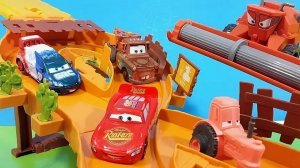 МУЛЬТИКИ ПРО МАШИНКИ 🚗 МОЛНИЯ МАКВИН И ПУТЕШЕСТВИЕ ПО ТРАМПЛИНАМ. И ПУСТЬ ПОБЕДИТ СИЛЬНЕЙШИЙ 💪