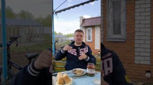 Уехал в деревню для уединения и тишины