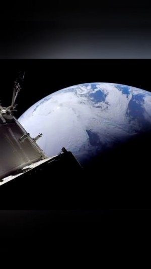 📸Первые фотографии от экипажа лунной миссии Артемида - 2…