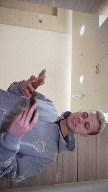 видео Янгера заказал 100 курьеров к Машере