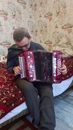 Тестирую новую   гармонь-Сербияночка