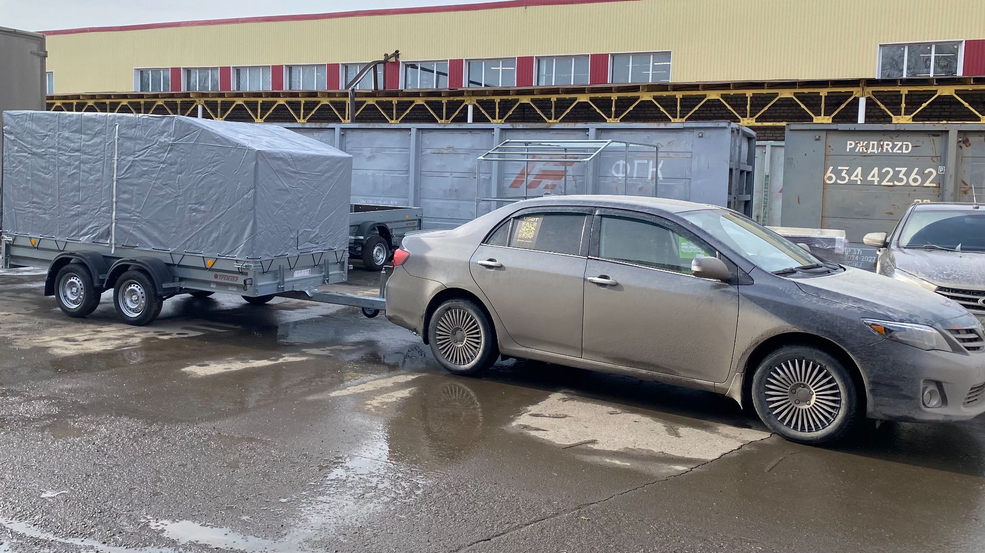 Отгрузка двухосного прицепа на 4-х листовых рессорах 3,5 на 1,5 в сцепке с Тойотой