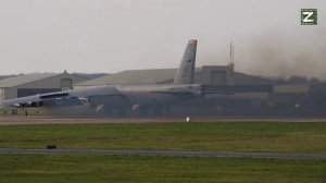 B-52 x2 уходит из Фэрфорда.