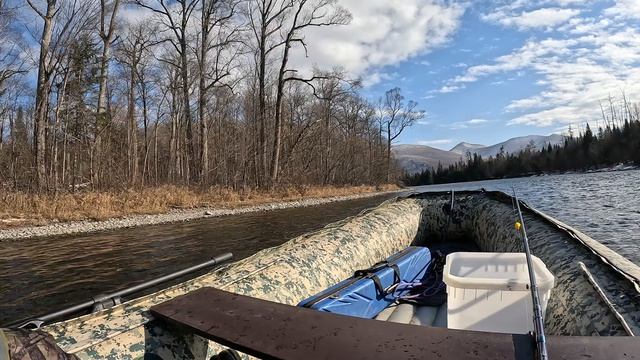 Летим по реке на рыбалку