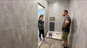 Купили обои для дома. Потолки готовы. Закончили укладывать плитку. Делаем ремонт своими руками.