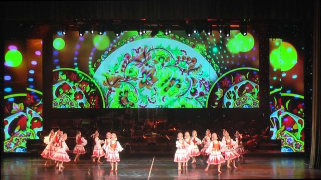 Старший состав ансамбля народного танца 