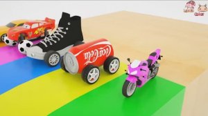 Цвета для детей сборка монстр-трака и изучение цветов с помощью футбольного мяча на колесах