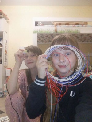 мы с Соней делаем поделки из 3D ручки