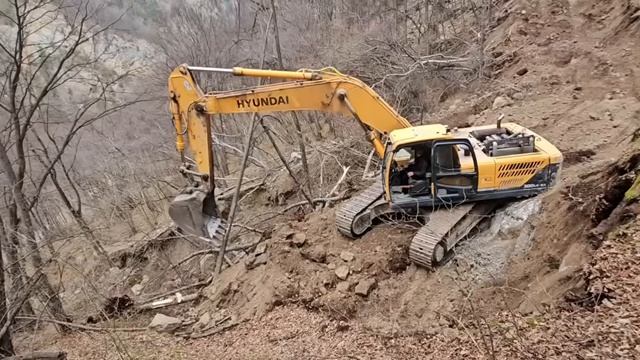 Mountain Road Building #2s3
