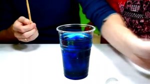 Смешиваем воду разных цветов и делаем Радугу Mix water of different colors and make a rainbow [get.g