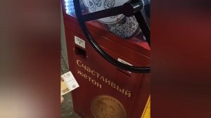 Юля-манюня идёт в кинотеатр