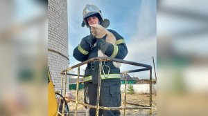 Сотрудники МЧС спасли застрявшего на водонапорной башне кота в Тверской области.