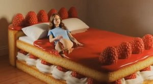 На какой кровати ты рискнешь уснуть сегодня? 😳🛏️ Необычное испытание в стиле АСМР