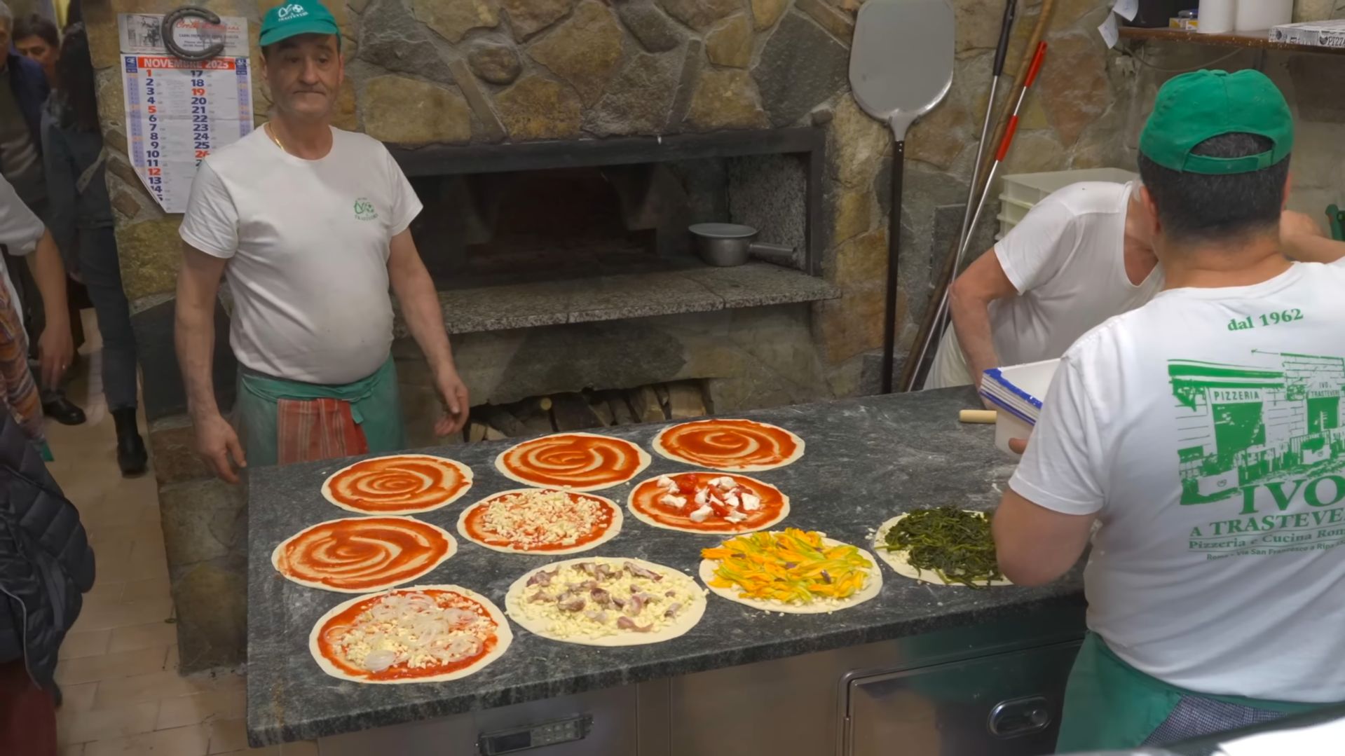 Лучшая пиццерия Рима 60 лет в дровянной печи.