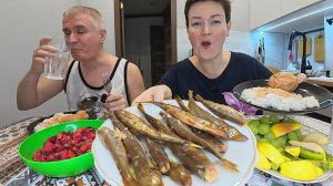 Мукбанг потянуло на СОЛЁНЕНЬКОЕ! Как нас ОБМАНЫВАЮТ в магазинах! Семейный ужин в России