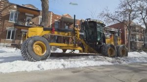 Канадские ЖКХ на уборке снега.