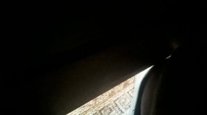 под столом тарой часть