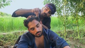 Быстрый массаж головы за 90 рупи (80 рублей)