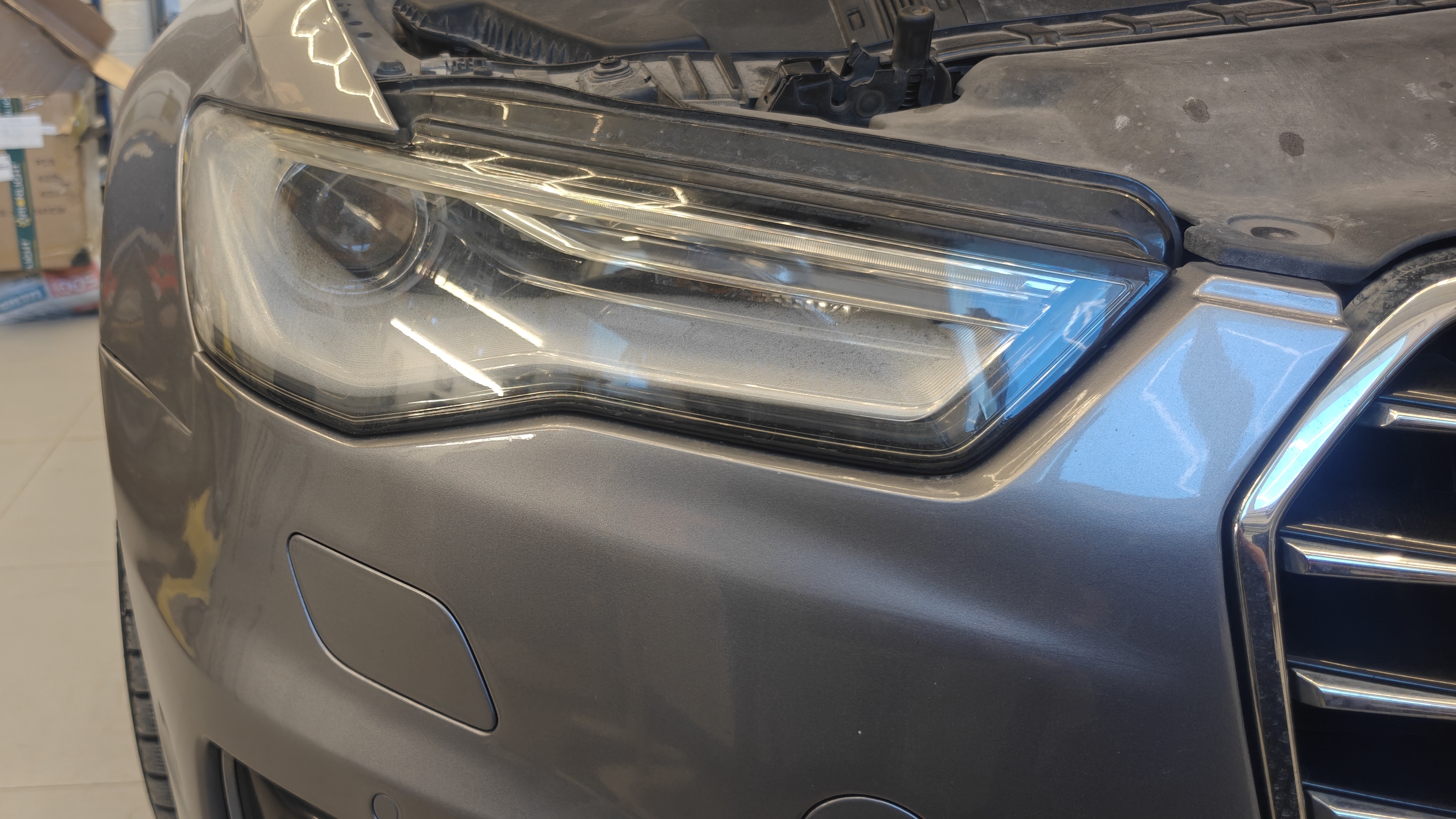 Audi A6 C7 потеет фара.  Лечим запотевание!!!.