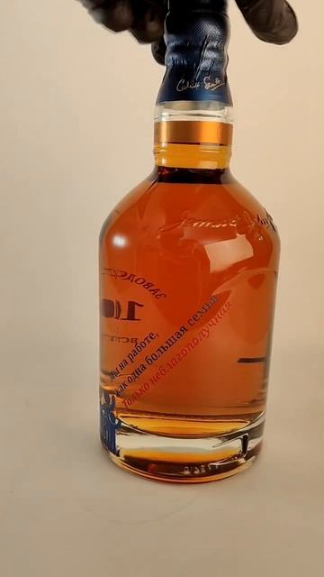 Гравировка на бутылке. Лимитированный тираж. vetro.ru.com