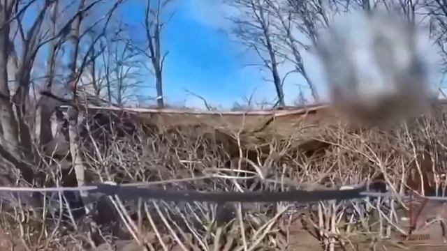 Расчёты БПЛА Росгвардии уничтожили гаубицу ВСУ.