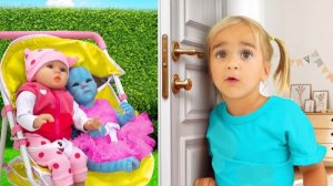 Алиса заботится об игрушечных малышах!