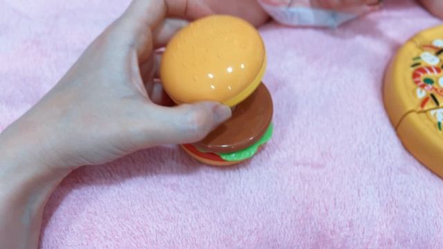 Детский набор - пицца, бургер, пончик. Открываем игрушки с детьми. Веселые видео с Есенией и Полиной