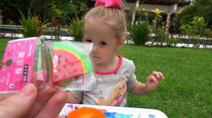 Настя нашла сюрпризы в саду