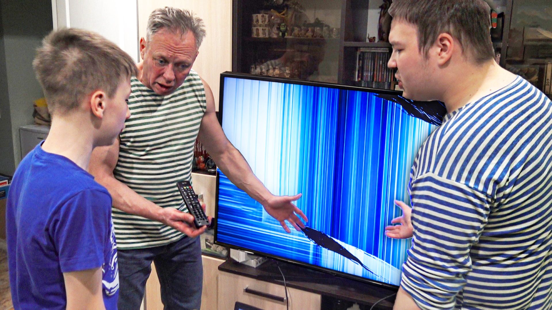 ГРИФЕРЫ РАЗБИЛИ ТЕЛЕВИЗОР ЗА 100 000 РУБЛЕЙ В РЕАЛЬНОЙ ЖИЗНИ!