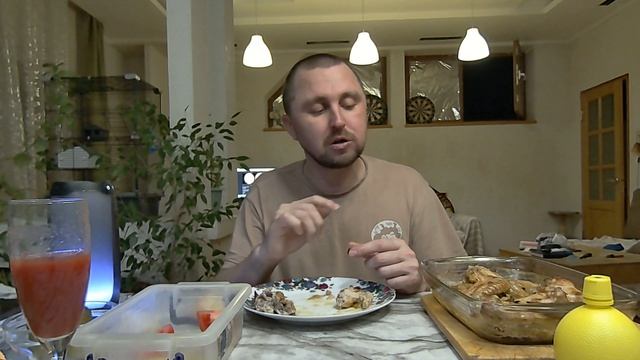 Покушаем вместе, музыкальное настроение, крылышки куриные, овощи томатный сок